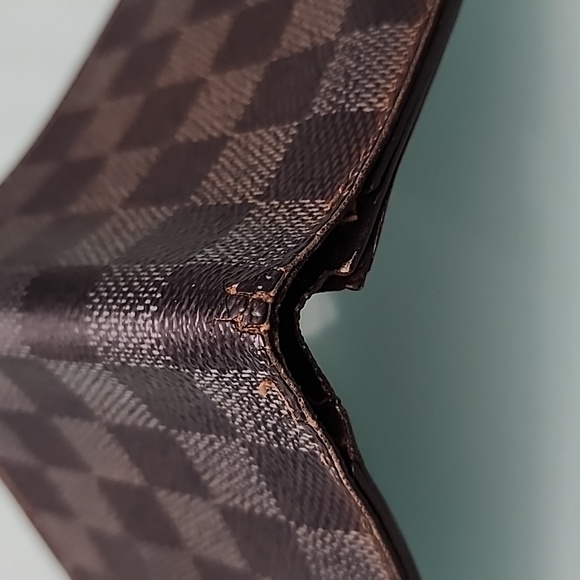 Louis Vuitton Damier Ebene Men's Wallet - Picture 5 of 10